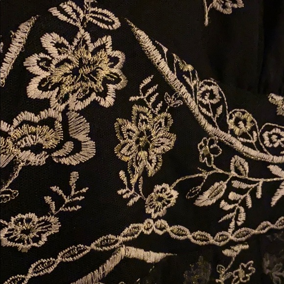 Gorgeous embroidered midi dress - Picture 5 of 7